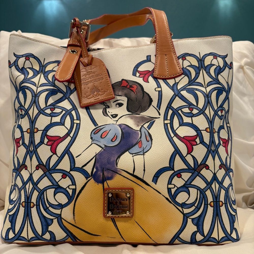 DOONEY & BOURKE DISNEY Princess SNOW WHITE Tote Dream Big Collection NWOT